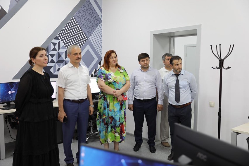 Энрик Муслимов посетил Центр опережающей профессиональной подготовки в Махачкале