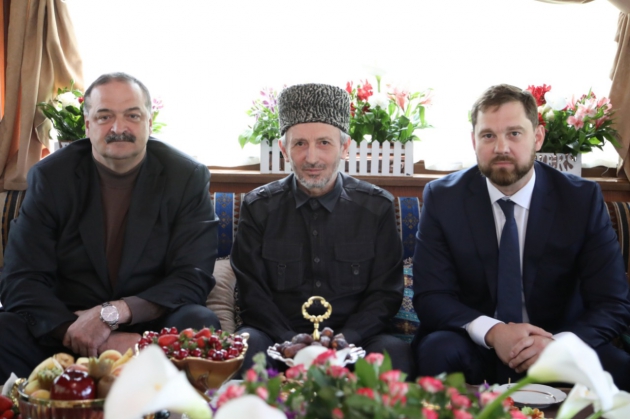 Руководство республики и глава Федерального агентства по делам национальностей поздравили муфтия Дагестана с праздником Ураза-Байрам