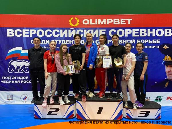 Дагестанки выиграли медали на студенческих соревнованиях по борьбе