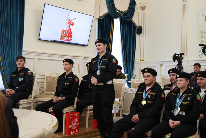 Глава Дагестана наградил победителей и призеров всероссийских проектов «Зарница 2.0» и «Вызов Первых»