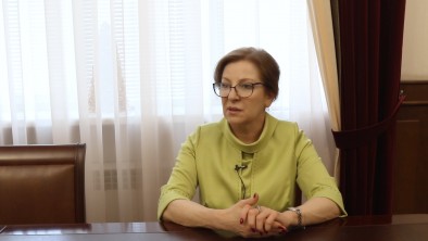 Министр труда и соцразвития Дагестана Изумруд Мугутдинова рассказала о мерах соцподдержки семей имеющих детей