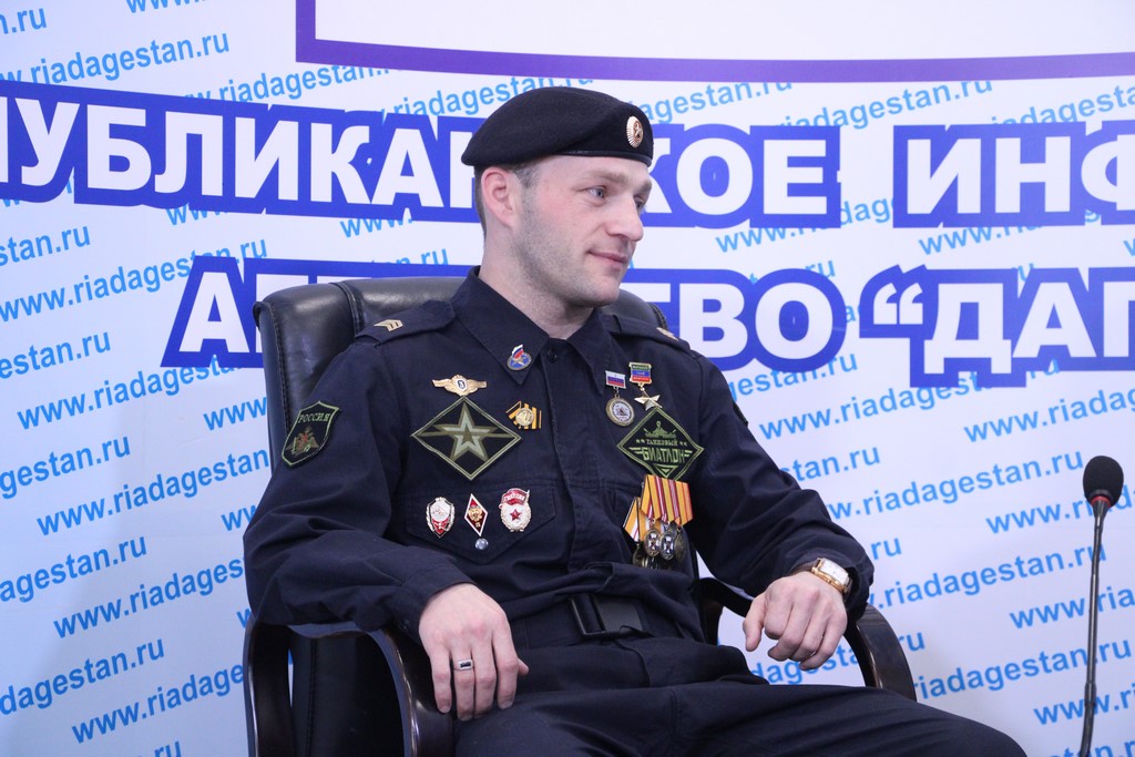 Танкист Марат Халиков рассказал журналистам о боевом духе российской армии