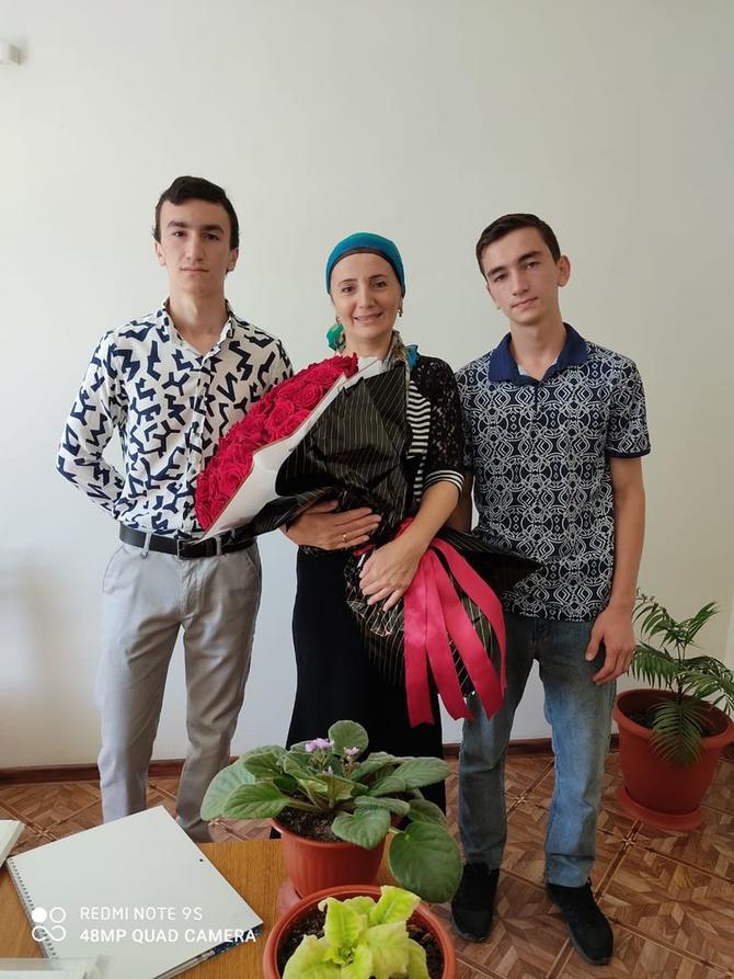 Зарета Хутиева благодарит Врио Главы Дагестана за поощрение стобалльников и призеров олимпиад