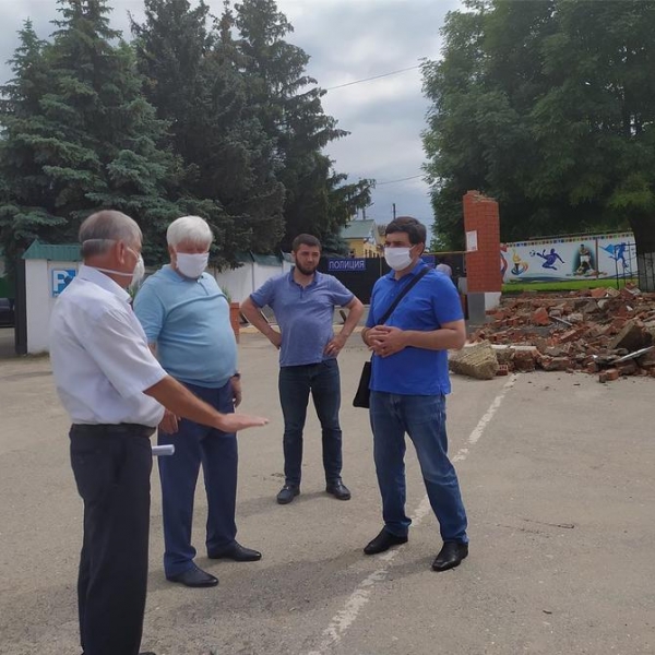 В райцентре Новолакского района проводятся работы по благоустройству территории