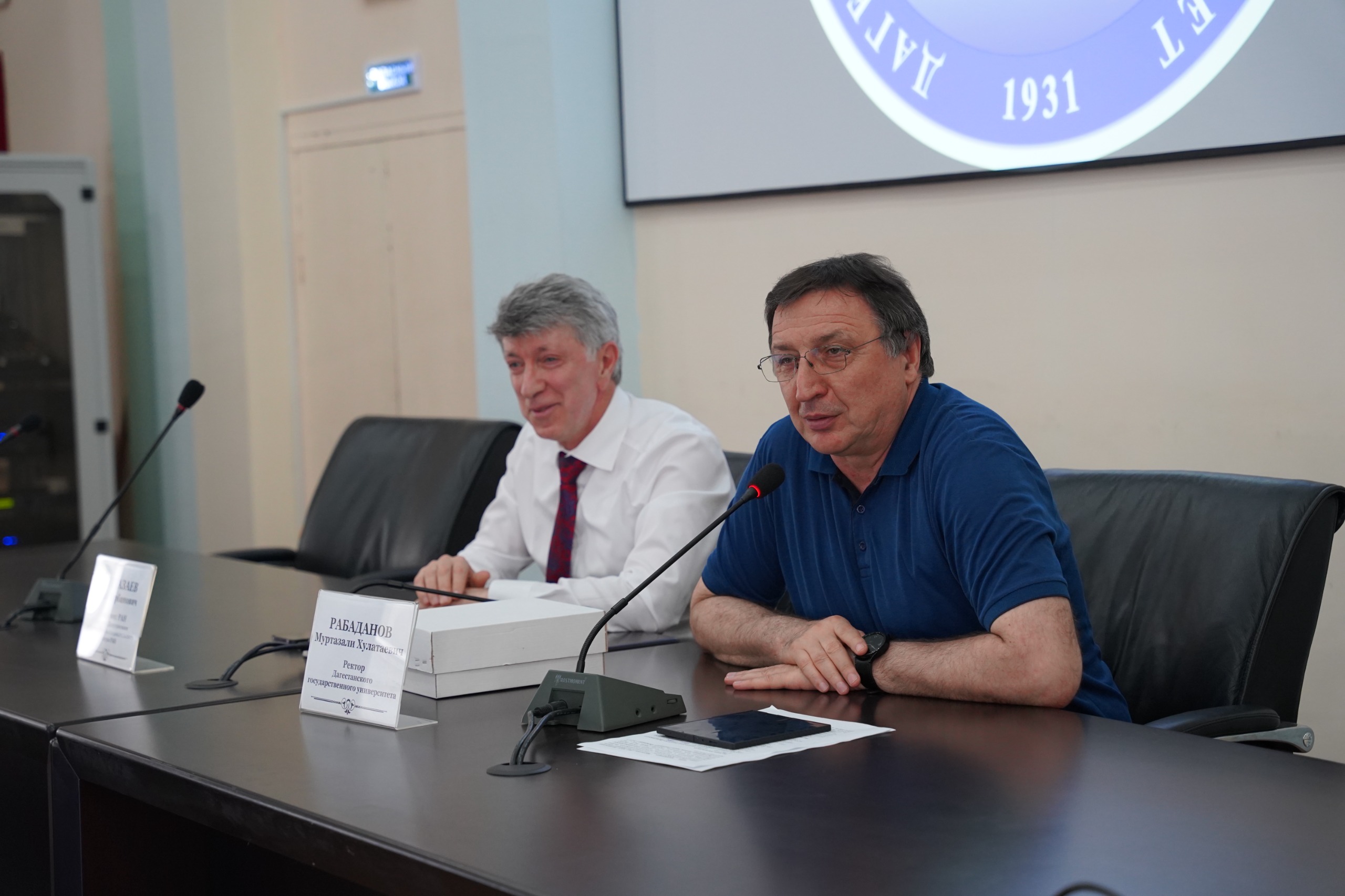 В ДГУ поздравили Акая Муртазаева с присвоением звания академика РАН