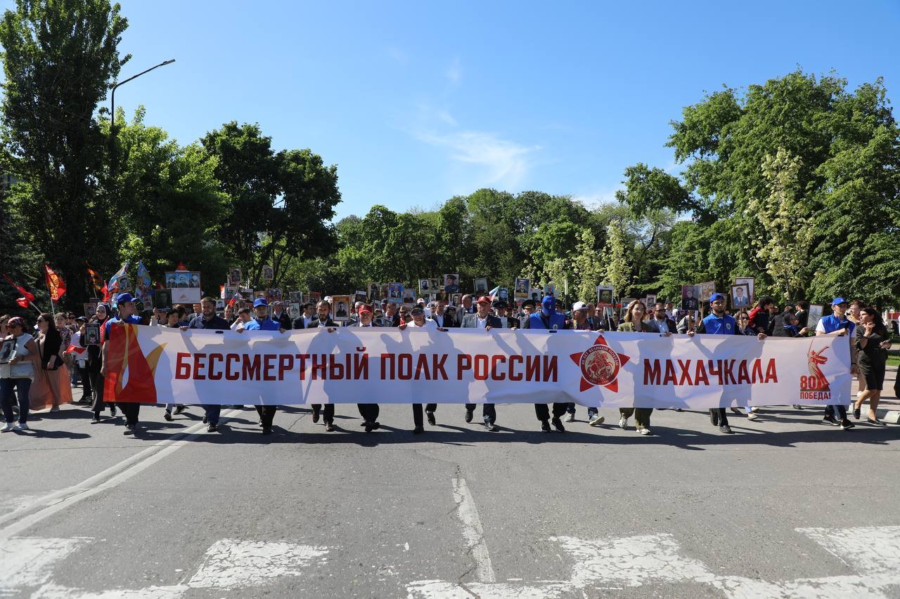 Бессмертный полк" объединил более 26 тысяч махачкалинцев в День Победы