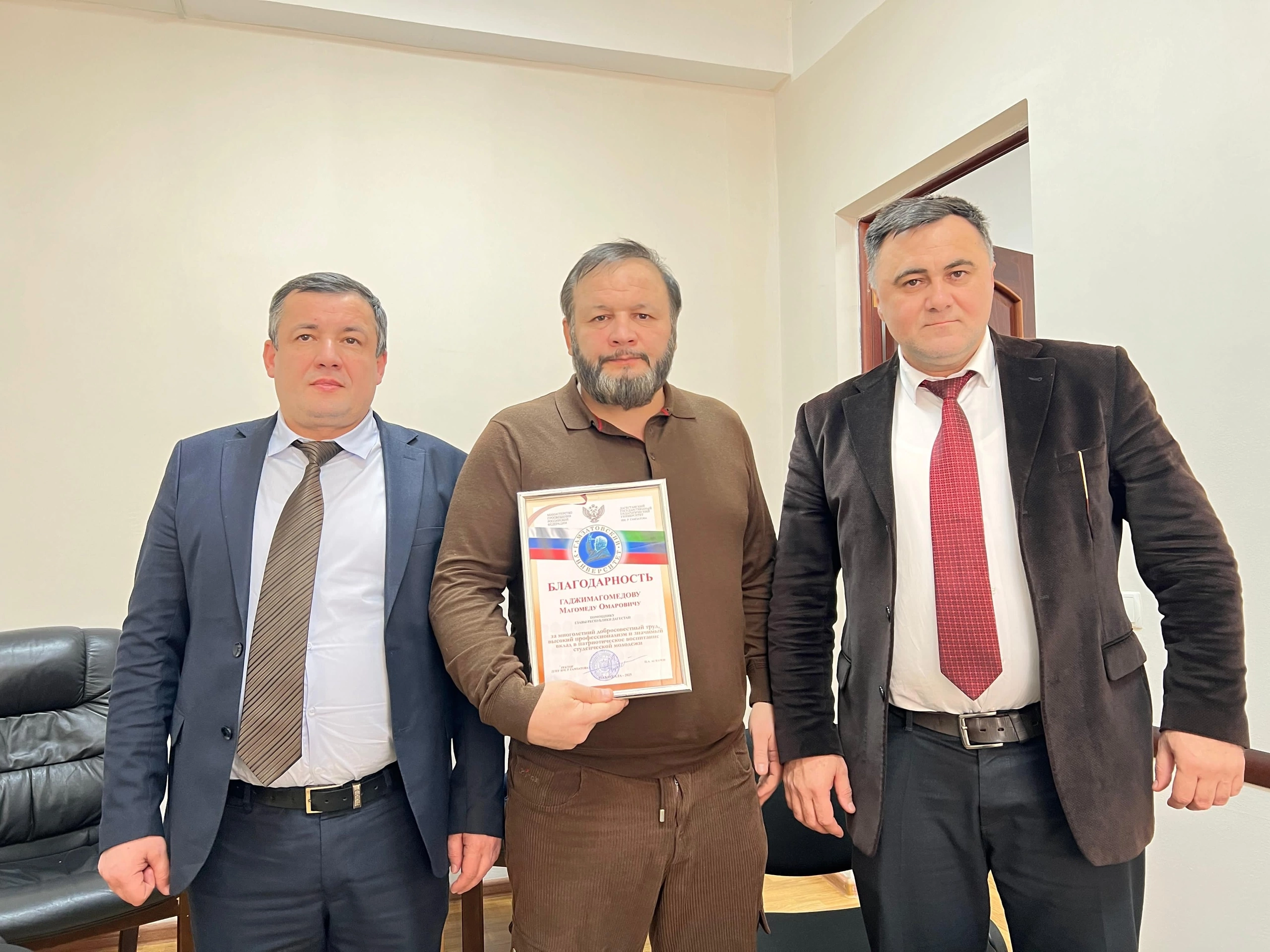 Помощник главы Дагестана Магомед Гаджимагомедов оказал помощь родному университету