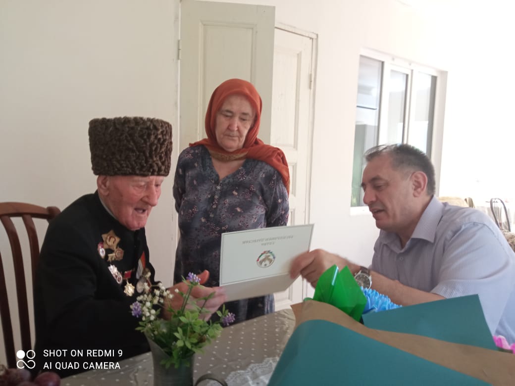 Абдурахман Махмудов поздравил Ветерана Великой Отечественной войны Ибрагим-Пашу Садыкова с годовщиной Победы в Курской битве