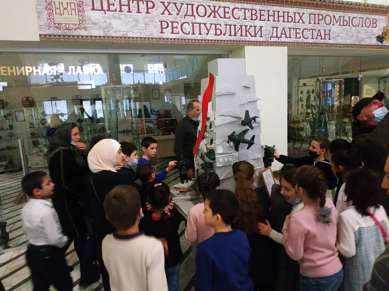 Подопечные центра помощи семье и детям Минтруда Дагестана ознакомились с историей образования ДАССР