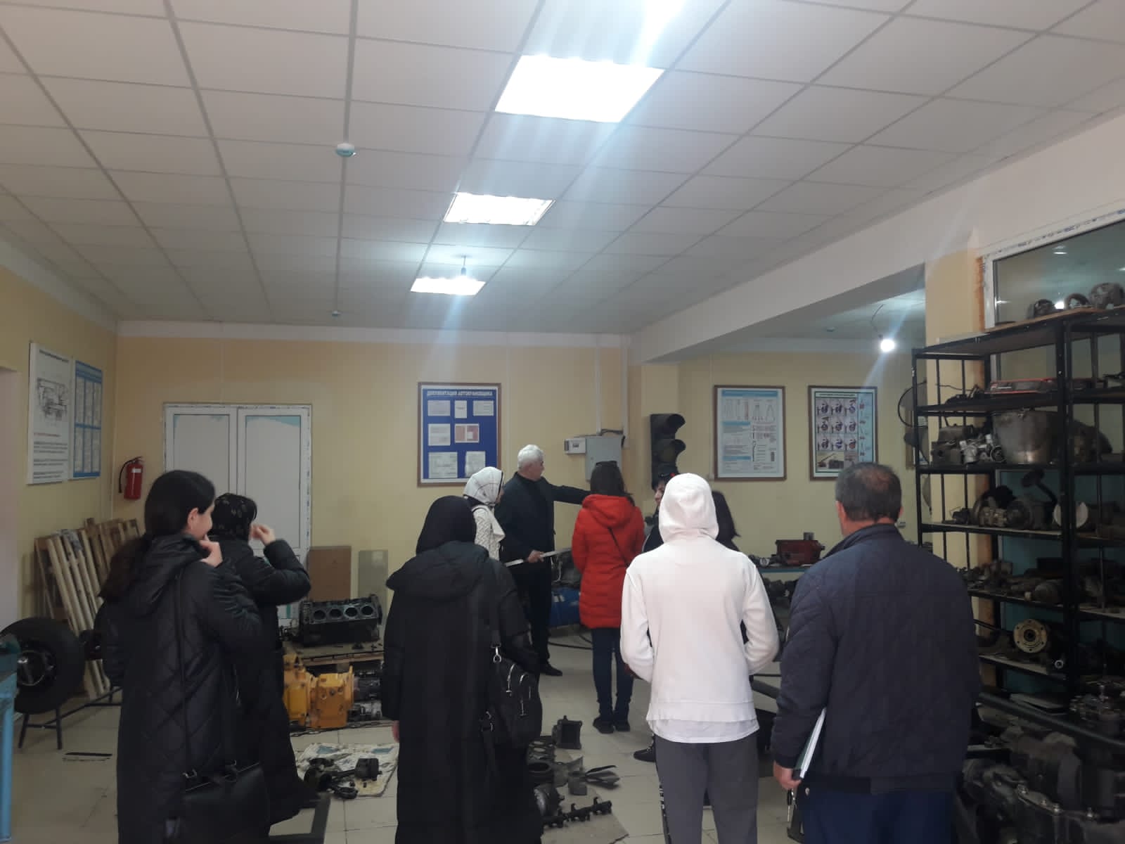 Комплексный центр социального обслуживания Минтруда РД организовал для своих подопечных подростков экскурсию в Колледж архитектуры и строительства