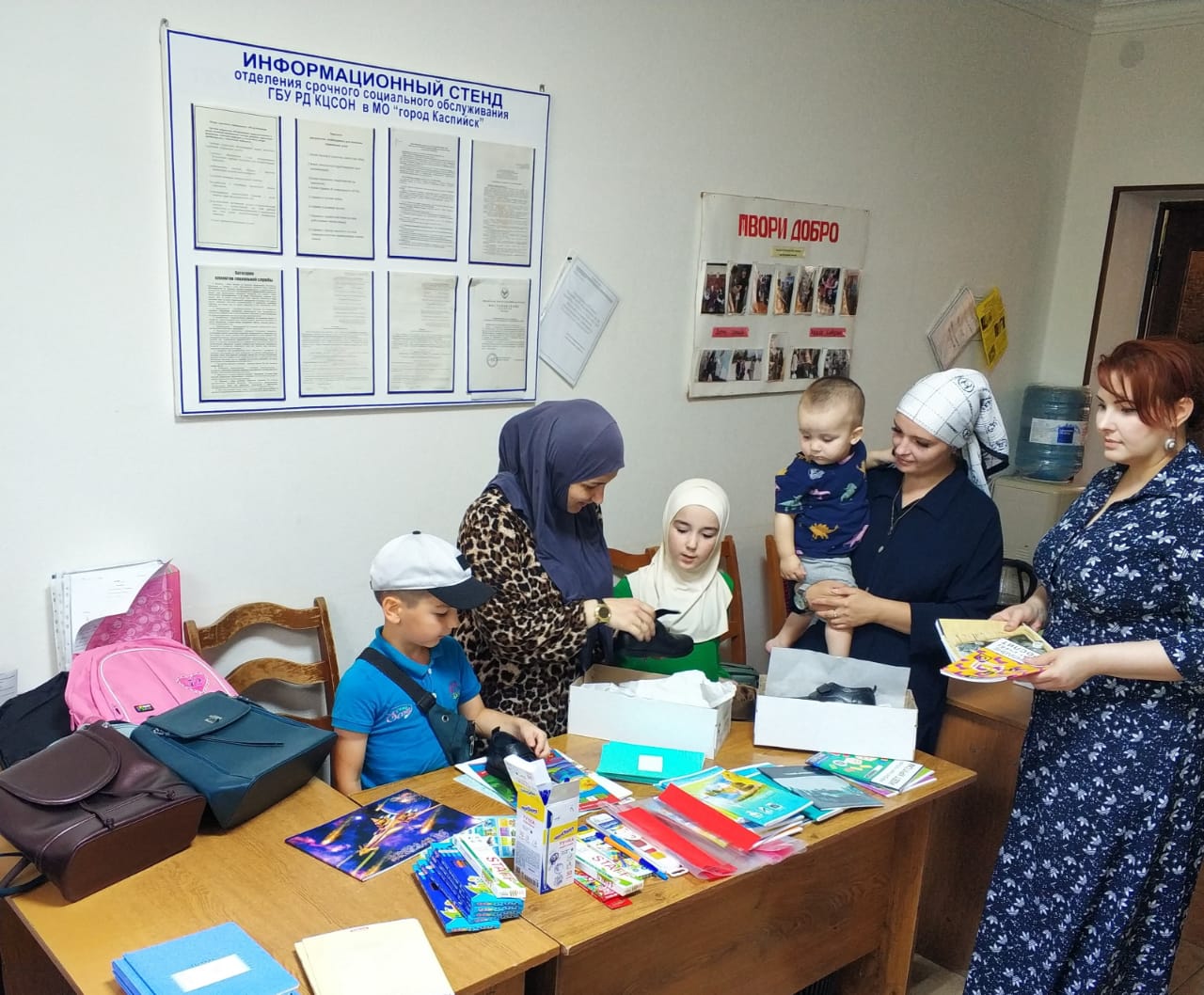 118 несовершеннолетних жителей Каспийска получили помощь Комплексного центра социального обслуживания Минтруда Дагестана