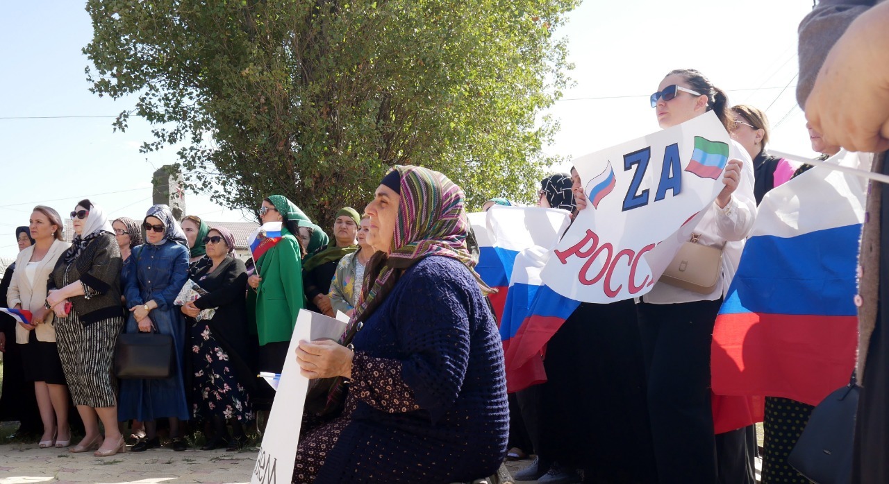 В Кумторкалинском районе прошел митинг в поддержку политики Президента России.