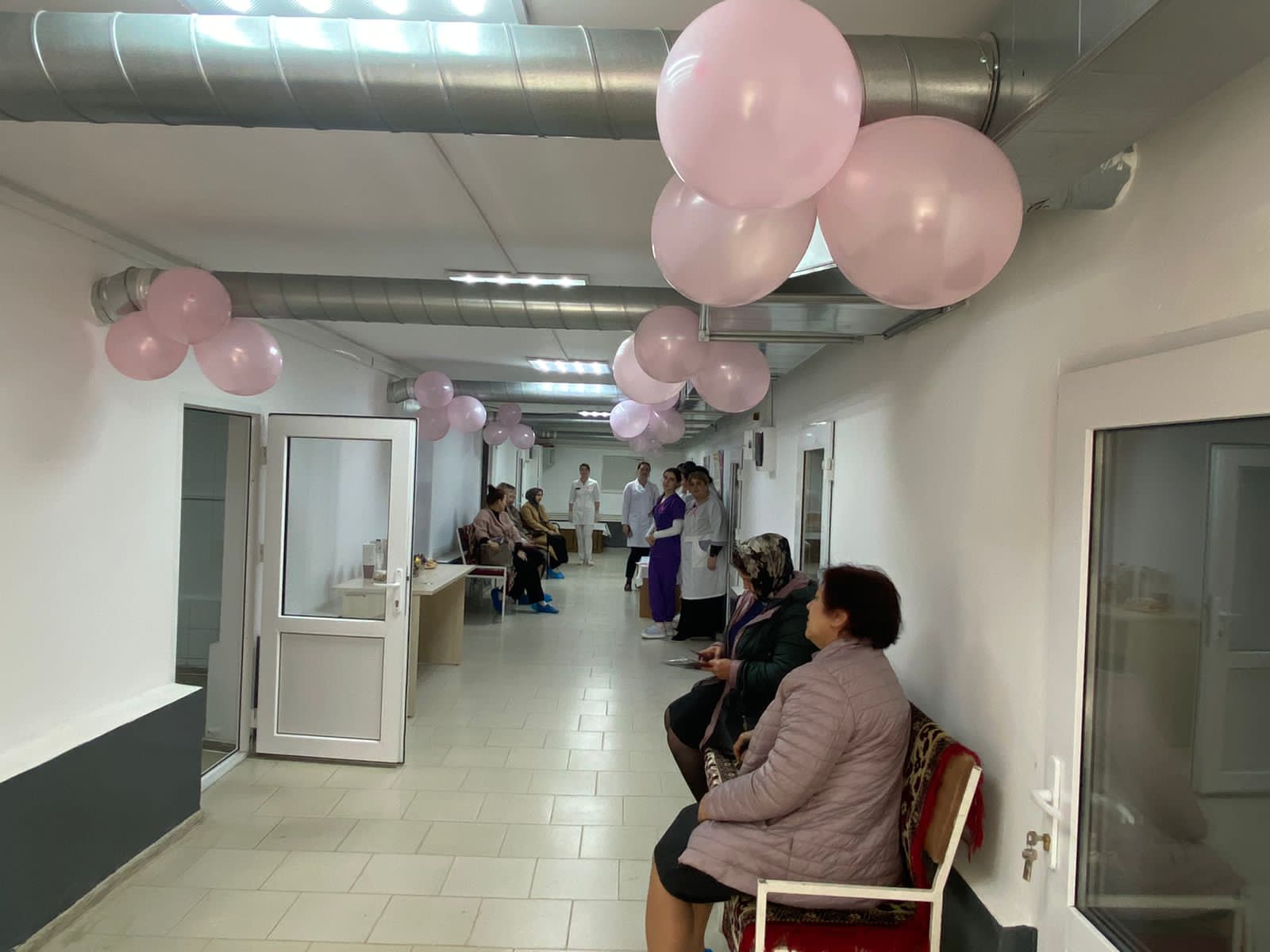 Кизлярские медики поддержали всероссийскую акцию борьбы против рака "Розовая Лента"