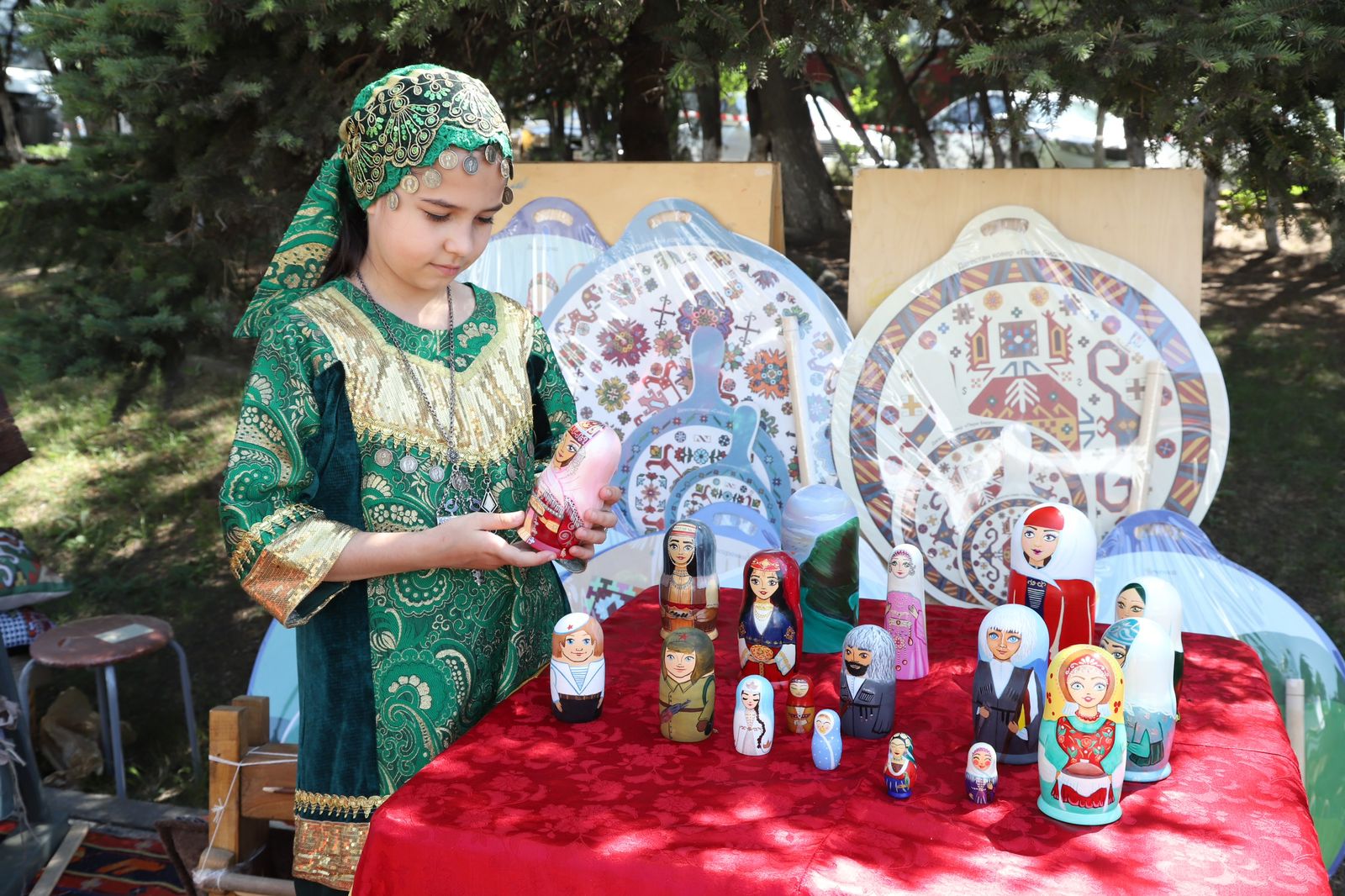 На Родопском бульваре прошли: поэтическая площадка «Мой Дагестан», фольклорное представление «Лица традиций», мастер-классы мастеров декоративно-прикладного искусства
