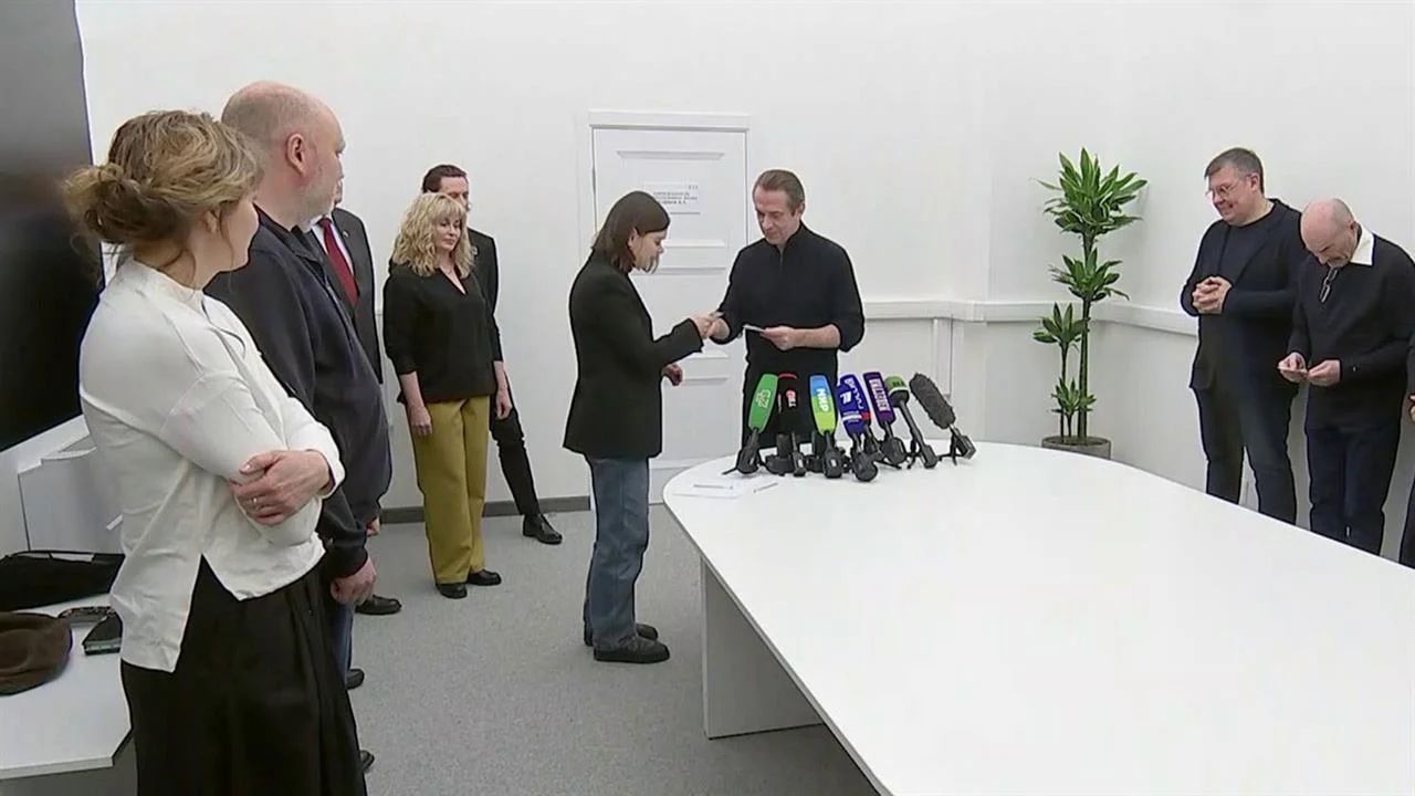 Владимир Машков вручил первые удостоверения доверенным лицам Владимира Путина