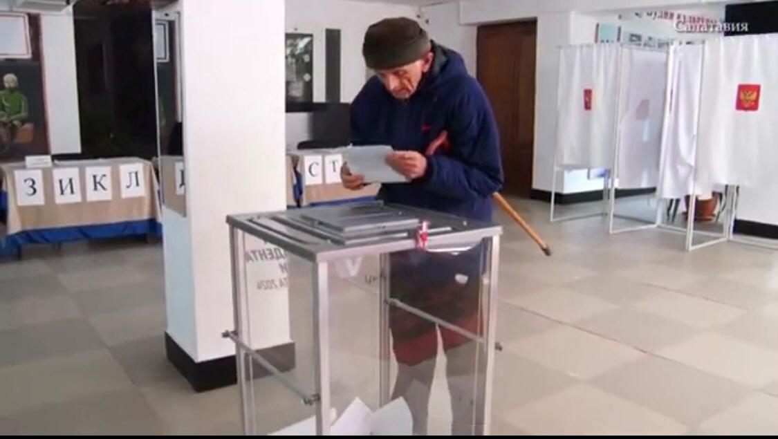 В Дагестане ветеран труда проголосовал на выборах Президента РФ