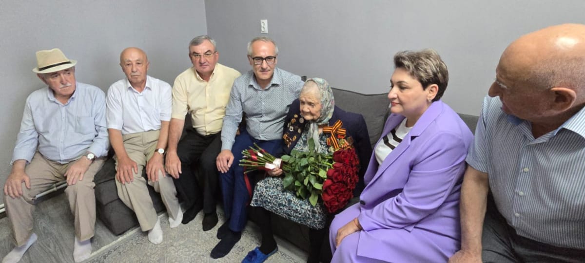 В Буйнакске со 100-летним юбилеем поздравили ветерана Великой Отечественной войны