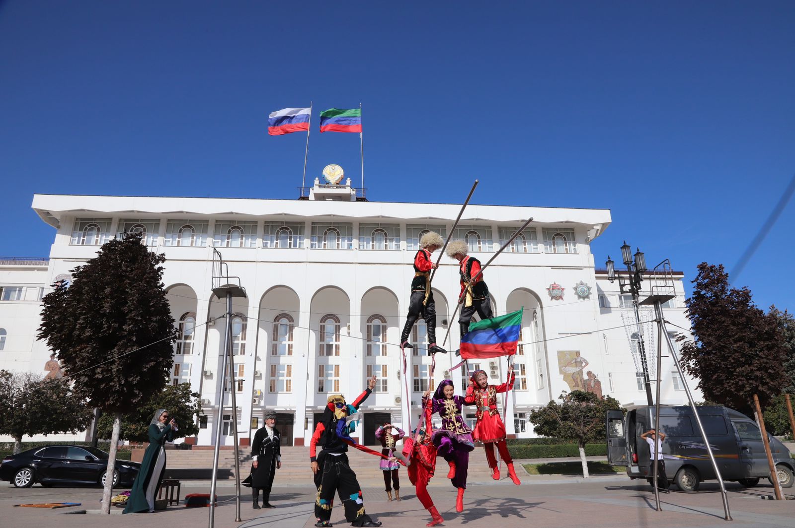 Представление канатоходцев прошло на главной площади Махачкалы