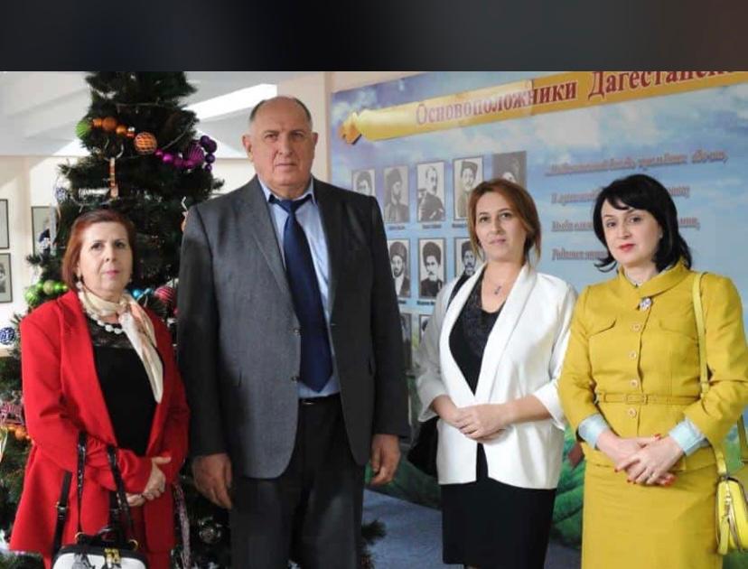 Премьер- министра Дагестана с днём рождения поздравила главный редактор журнала "Женщина Дагестана" Хамис Шамилова
