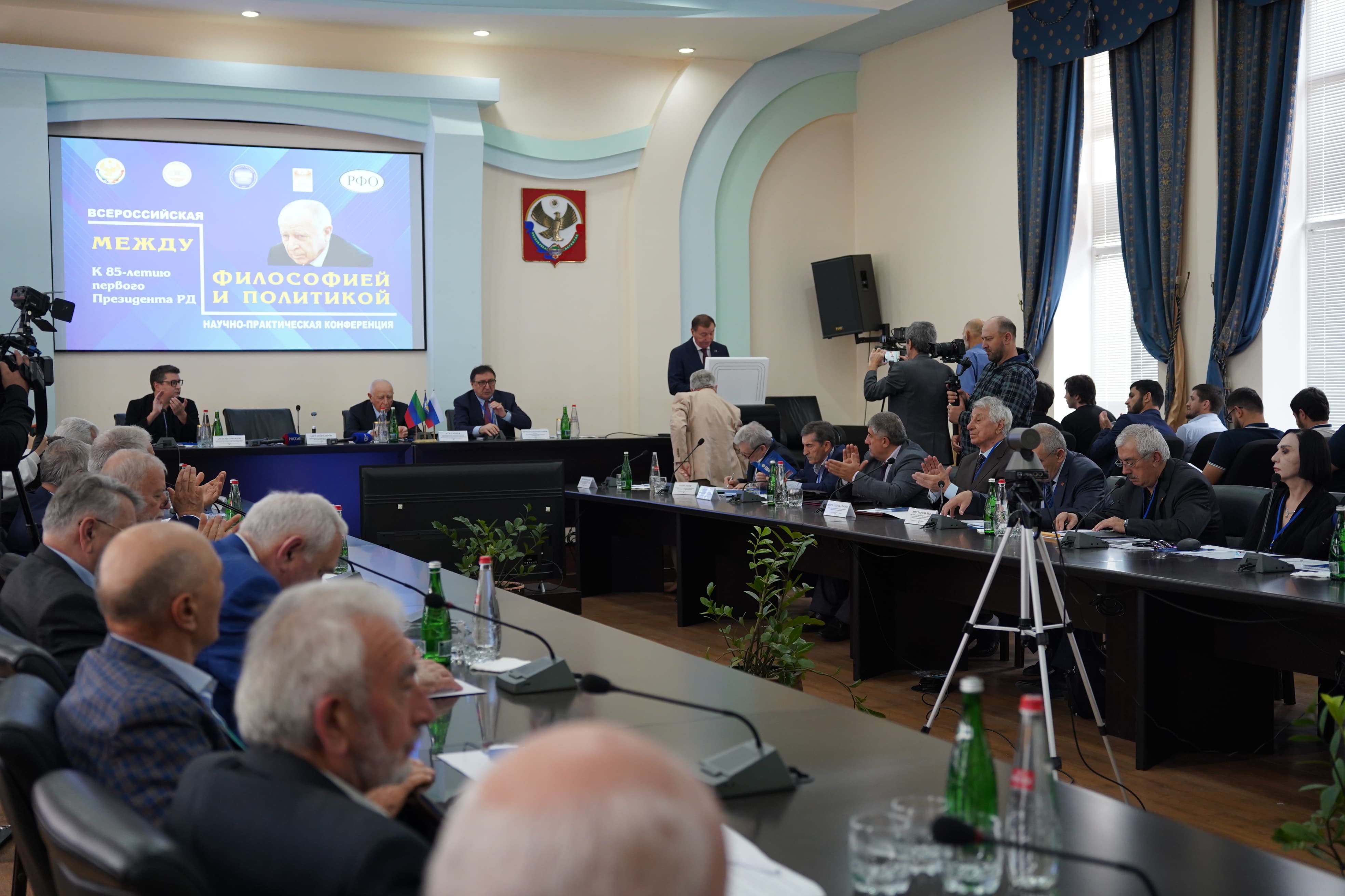Философия и политика: в ДГУ обсуждают наследие Муху Алиева