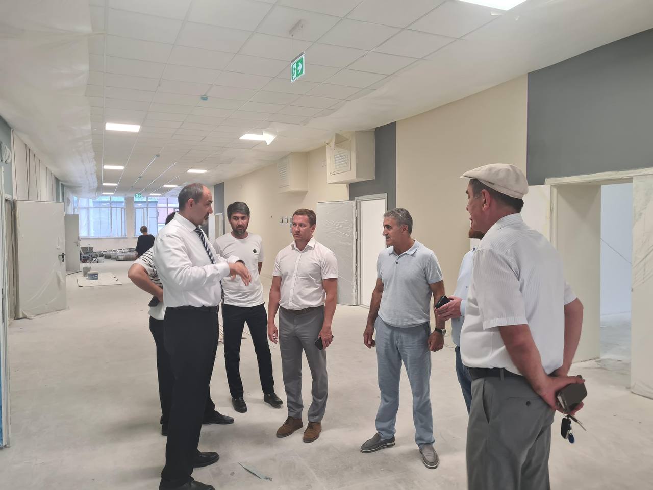 Яхья Бучаев проинспектировал ход строительства пристройки к школе №39 в Махачкале