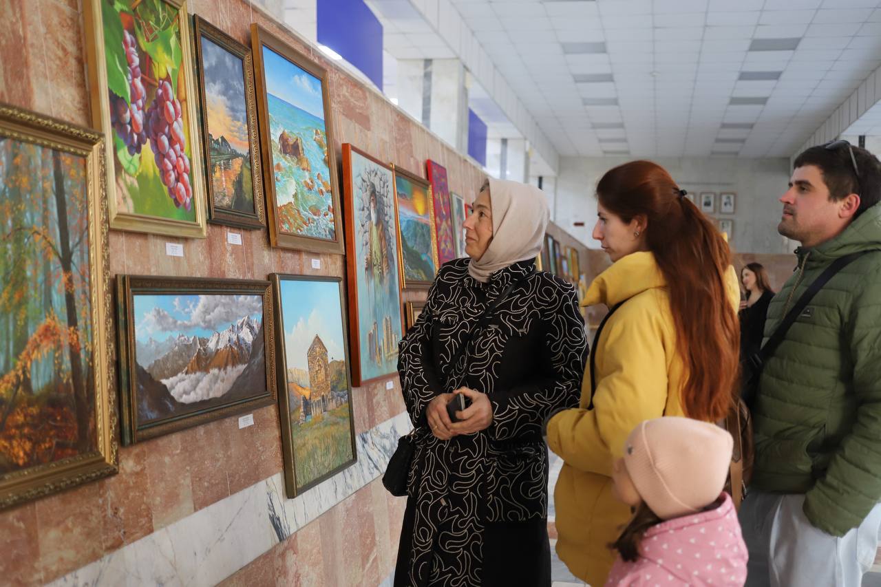 Выставка "России посвящается" проходит в Махачкале