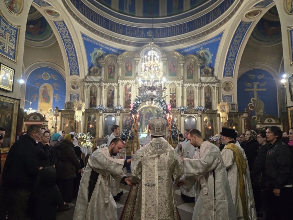 Праздничная Божественная литургия в честь Рождества Христова прошла в Свято-Успенском Соборе Махачкалы