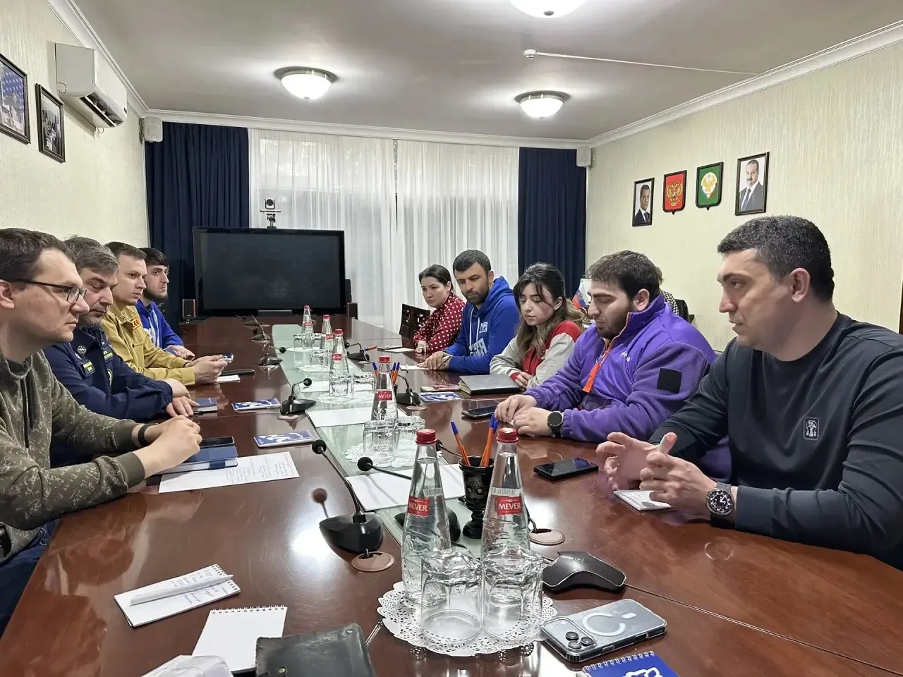 Министр по делам молодежи Камиль Саидов обсудил с волонтерами план действий