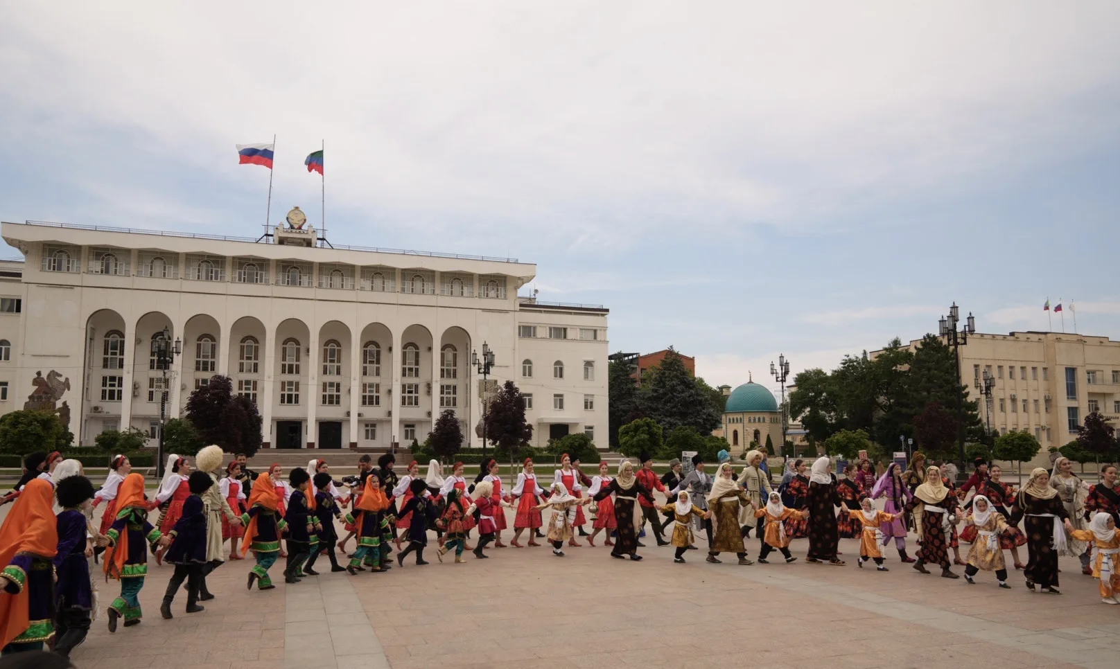 На центральной площади Махачкалы прошли два флешмоба в рамках фестиваля «Горцы»