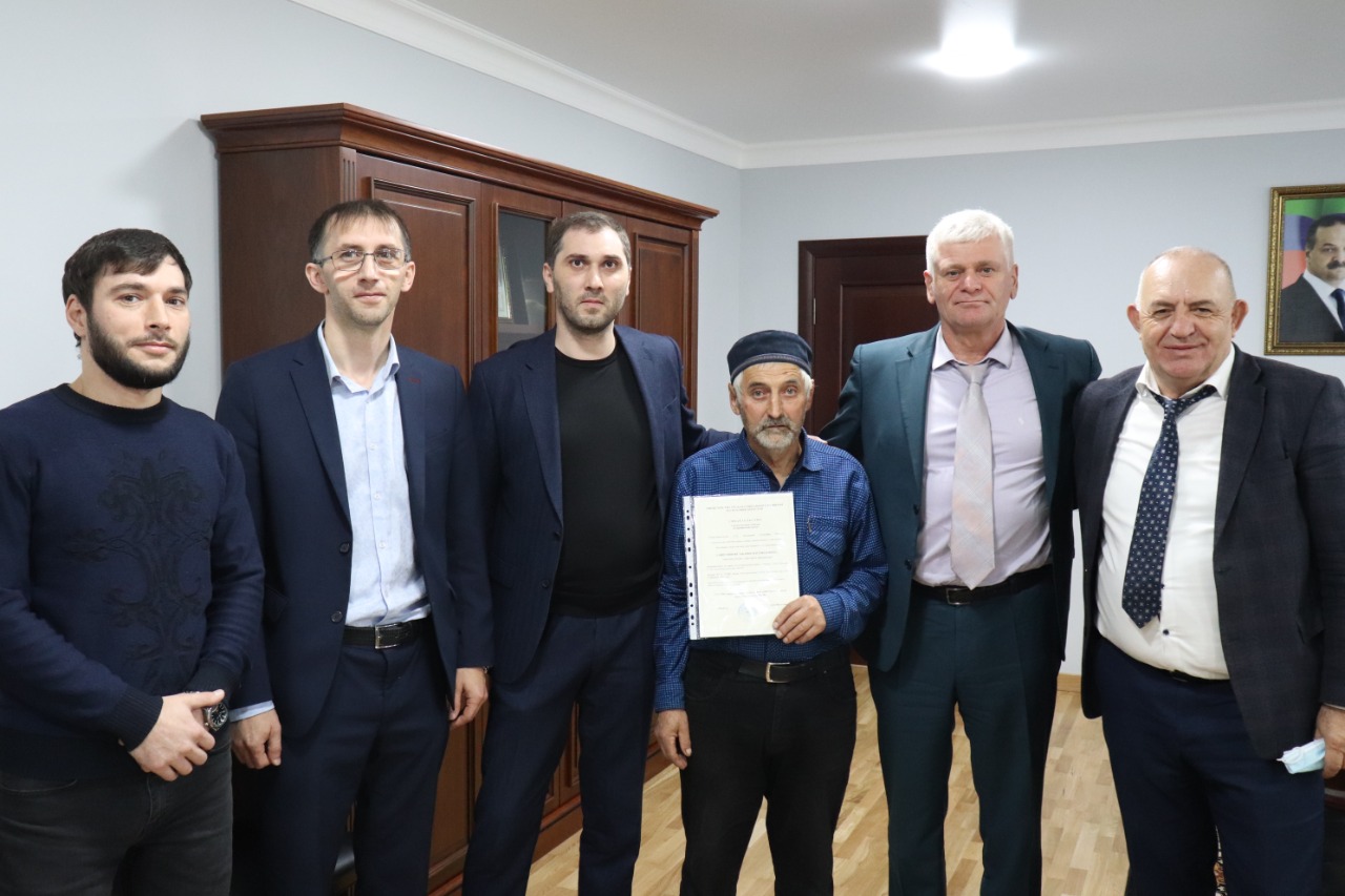 В Кизилюртовском районе участнику афганских событий вручили сертификат на жилье