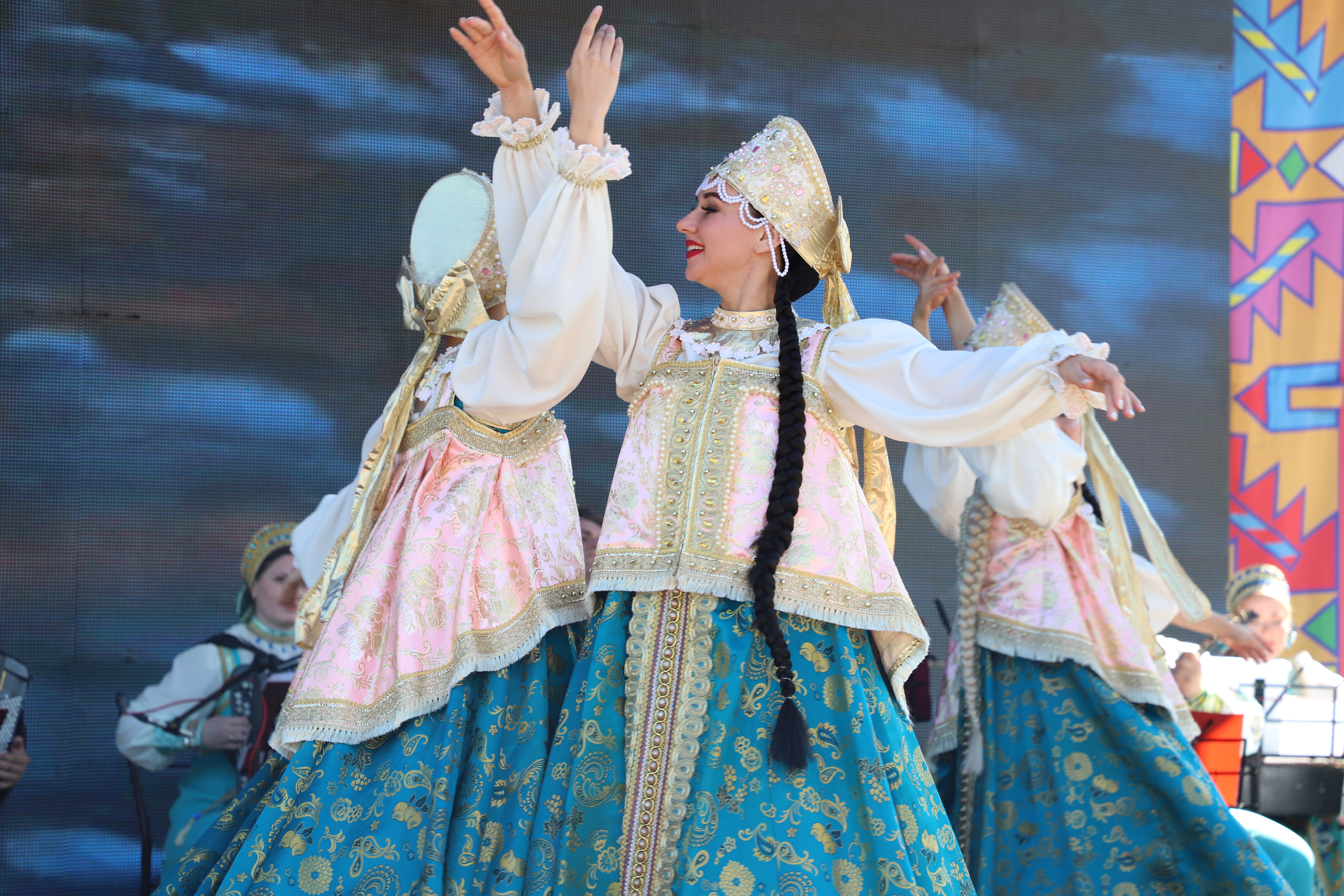 В Махачкале состоялся сольный концерт Государственного ансамбля песни и танца «Волга».