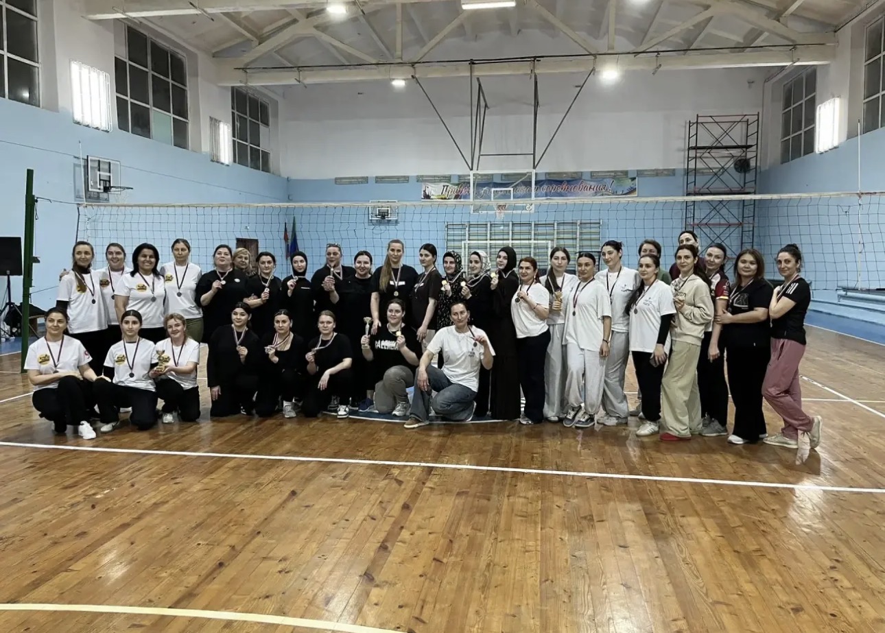 В Кизляре при поддержке «Единой России» прошел женский волейбольный турнир, посвященный 8 Марта