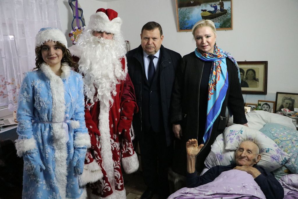 Поздравили ветерана Великой Отечественной войны с Новым годом