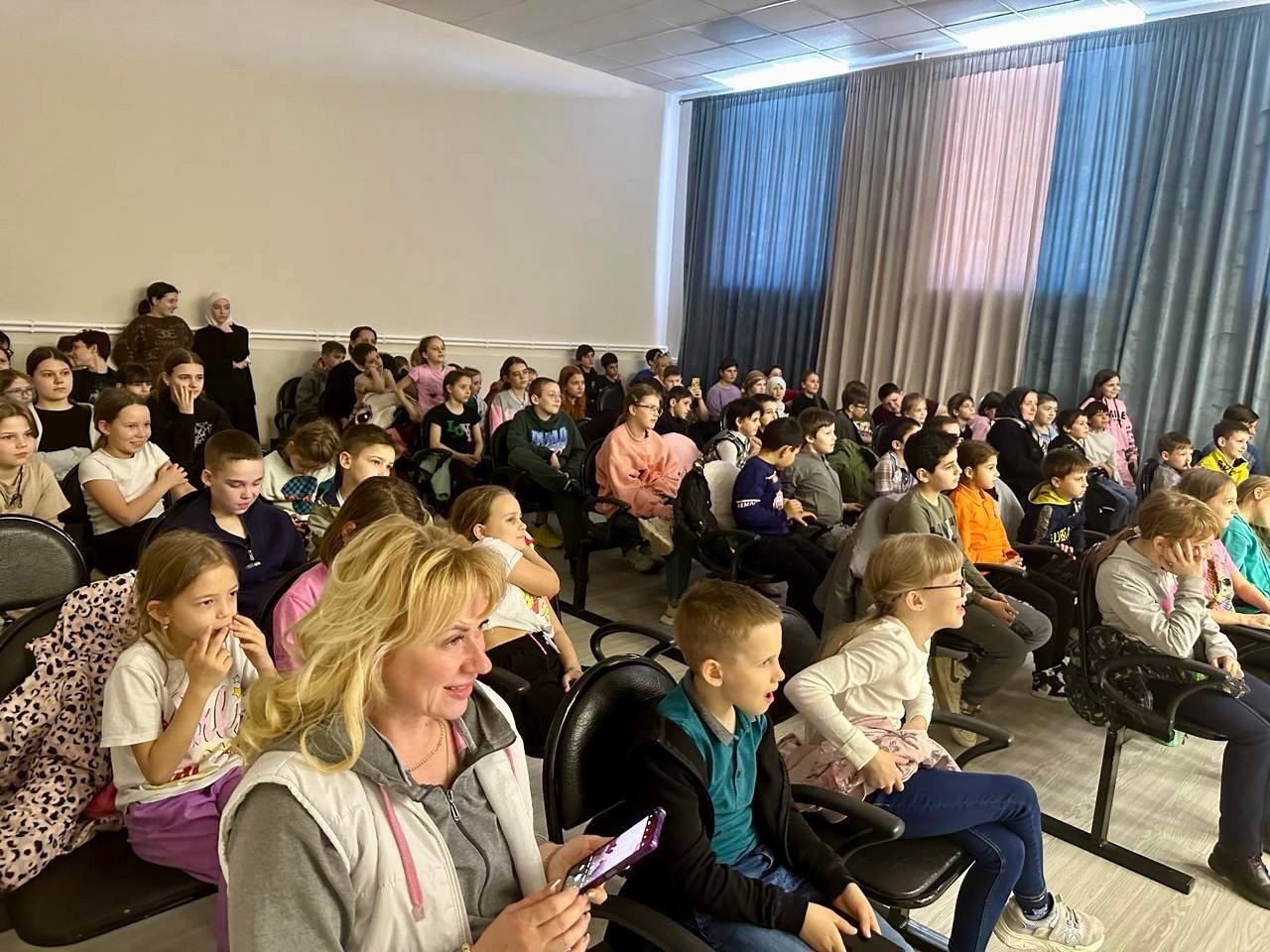 Белгородским детям в Махачкале показали мюзикл "Кот в сапогах"