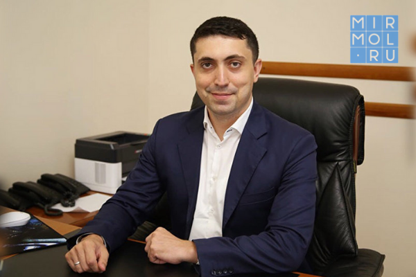 Министр по делам молодёжи Камил Саидов прокомментировал книжную выставку «Тарки-Тау» и форум СМИ