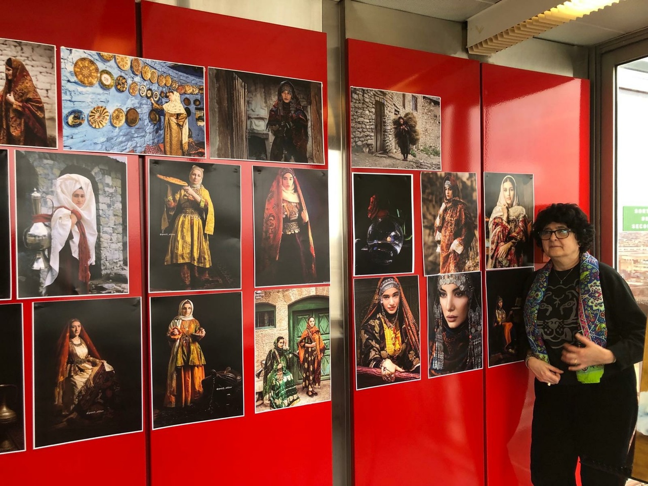 Фотосессия "Горянки" Пазила Алилова была представлена на выставке в Париже