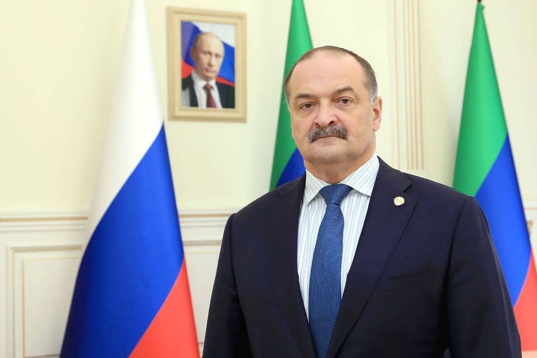 ПОЗДРАВЛЕНИЕ Главы Республики Дагестан Меликова С.А. с Днем учителя