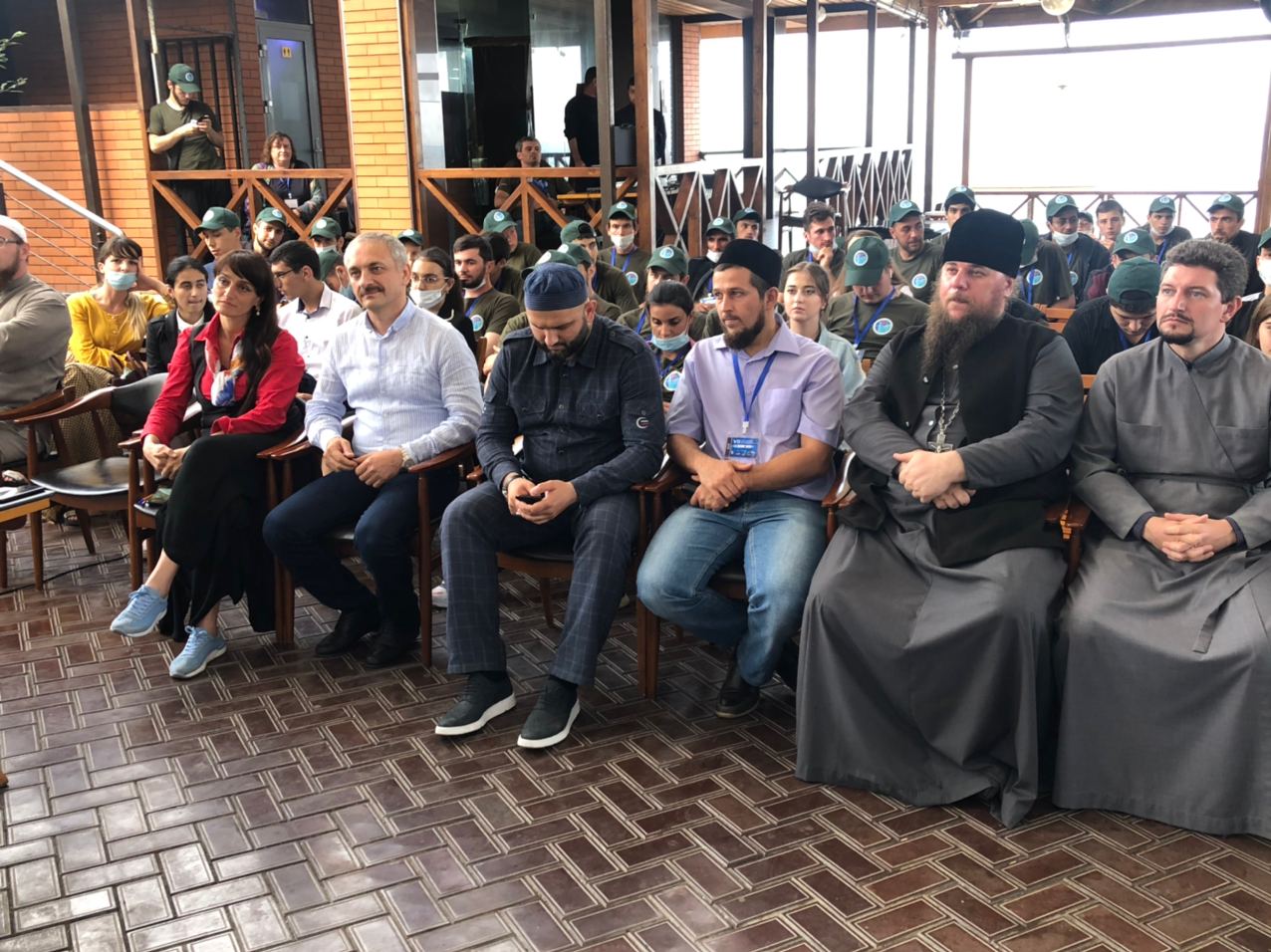 Молодёжный актив участвует в круглом столе VII Международного межрелигиозного форума в г. Дербенте
