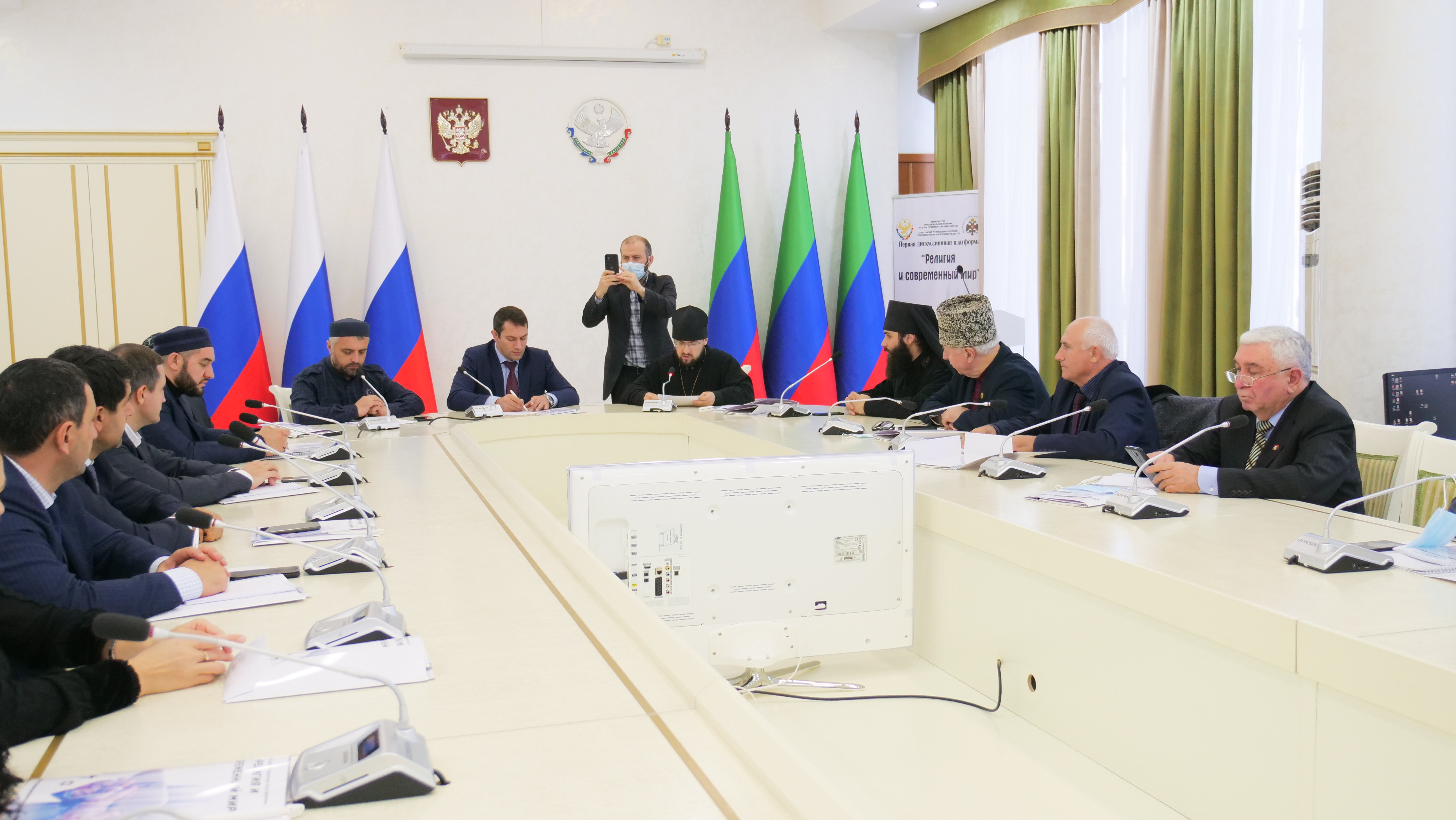 О связи религии и науки - секция дискуссионного клуба прошла в Миннац РД