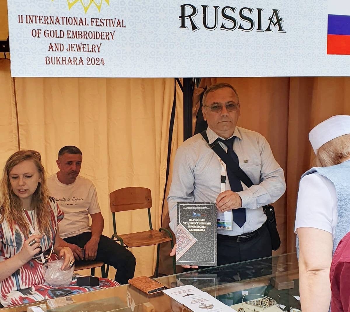 Дагестанцы приняли участие во II Международном фестивале золотошвейного и ювелирного искусства в Узбекистане