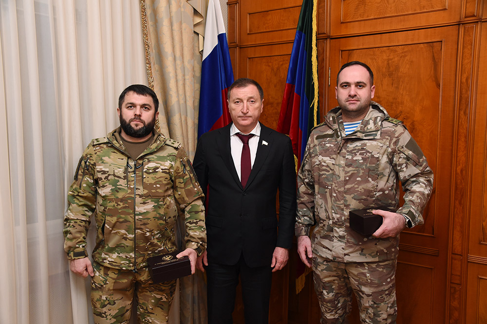 Спикер Народного Собрания РД Заур Аскендеров провел встречу с участниками СВО