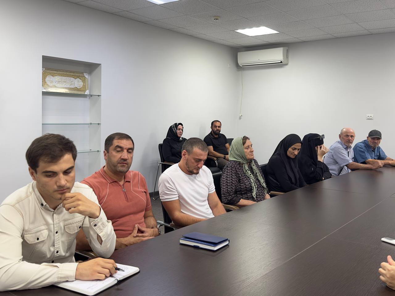 Встреча с участниками специальной военной операции и семьями погибших военнослужащих прошла в мэрии Южно-Сухокумска