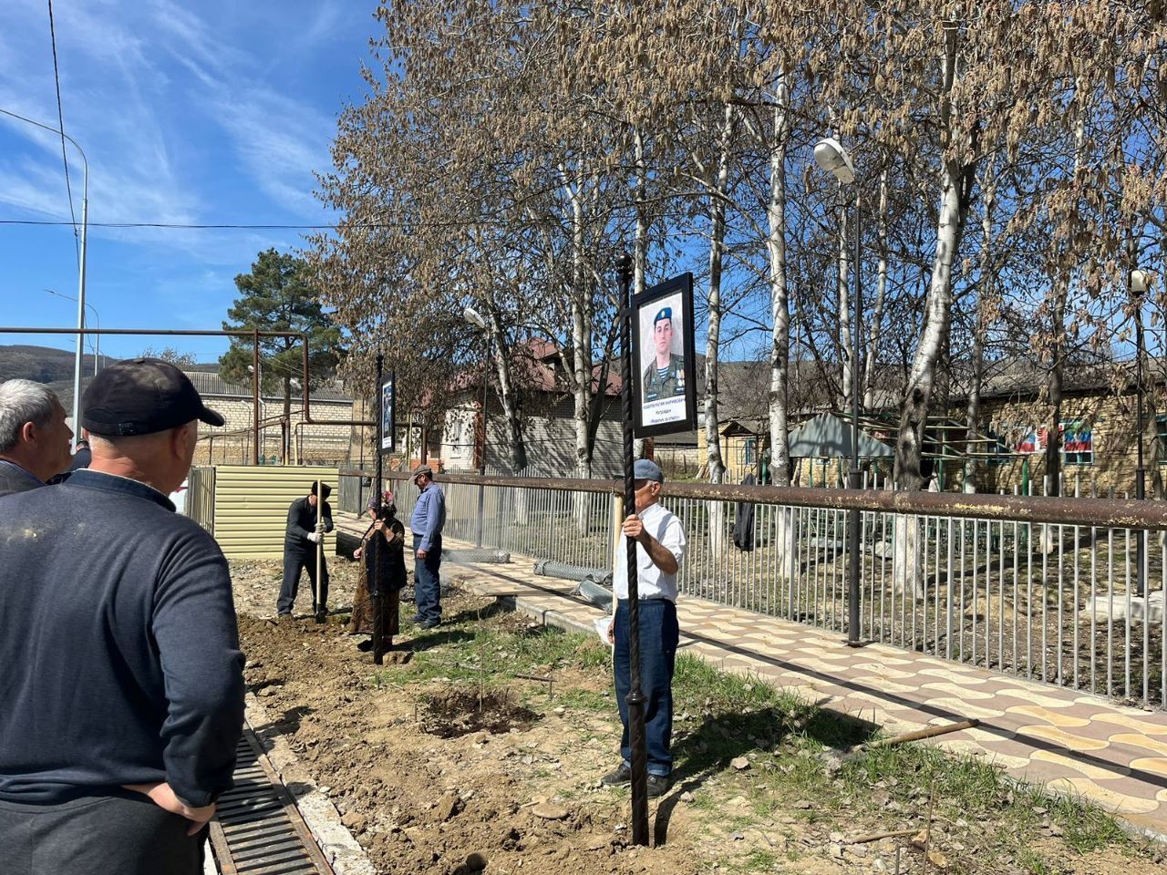 В ЧЕСТЬ ГЕРОЕВ СВО В НЮТЮГЕ ЗАЛОЖИЛИ «АЛЛЕЮ СЛАВЫ И ГОРДОСТИ»