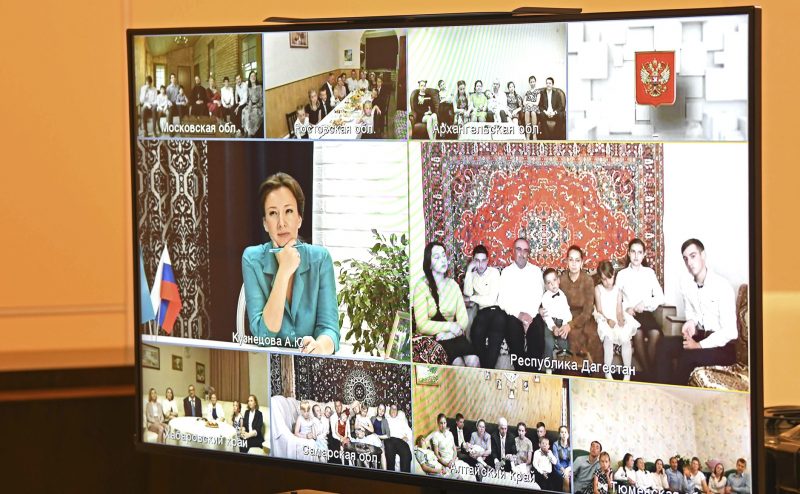 Многодетная дагестанская семья получила государственную награду России