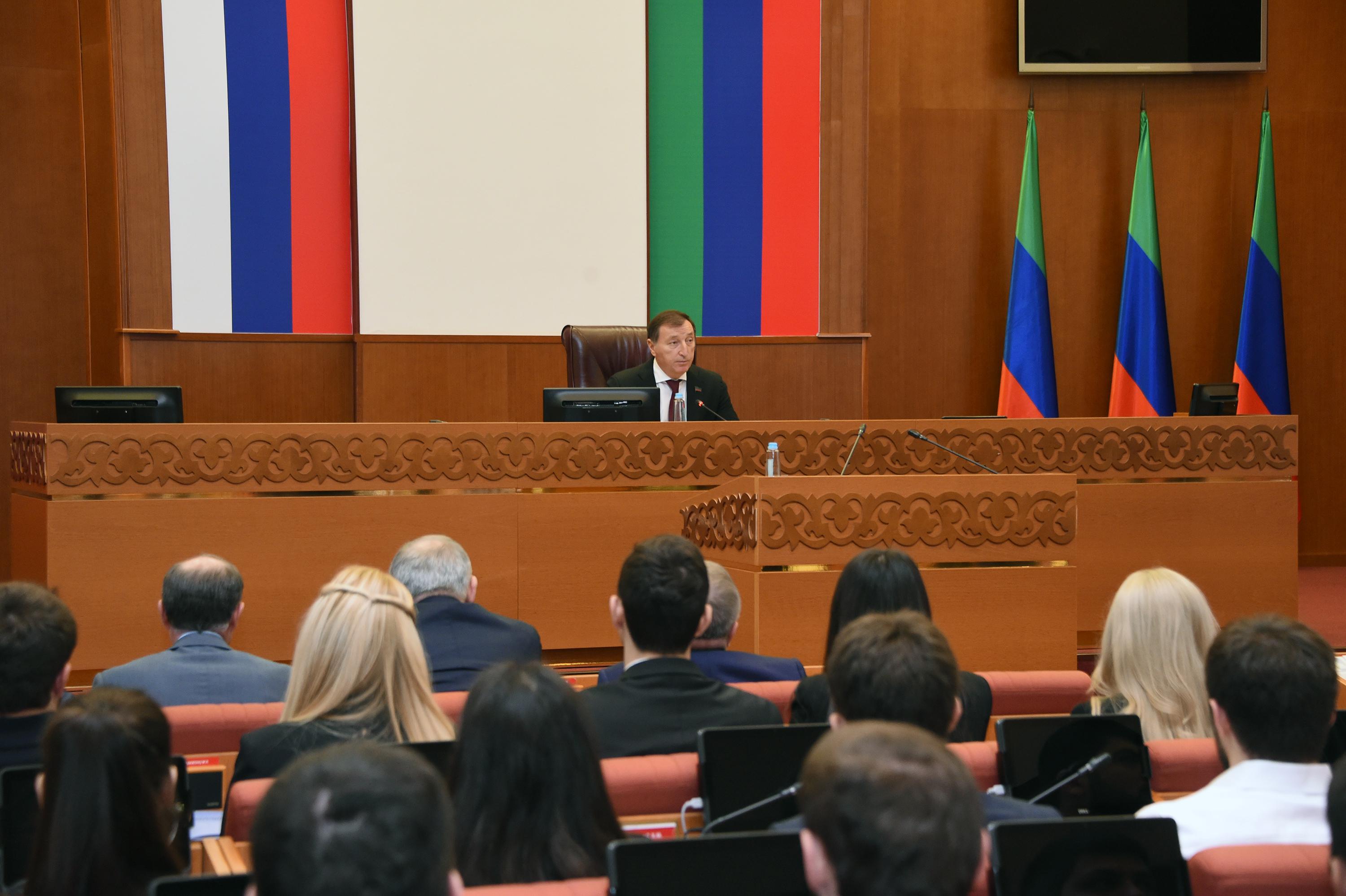 Заур Аскендеров поздравил членов Молодежного парламента седьмого состава с избранием