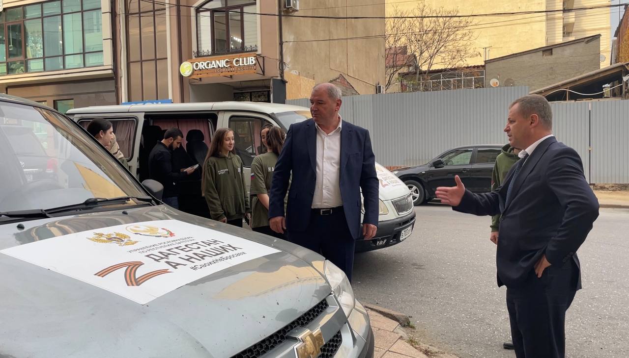 "Народный фронт" Дагестана отправил бойцам 2 автомобиля