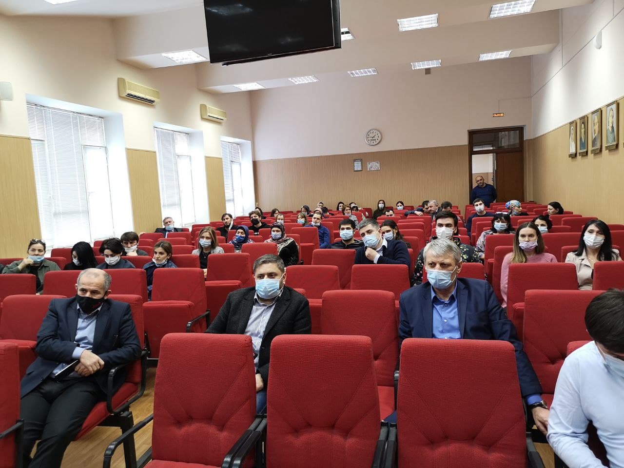 Коллектив Минтруда Дагестана ознакомился с условиями и процессом вакцинации от COVID-19