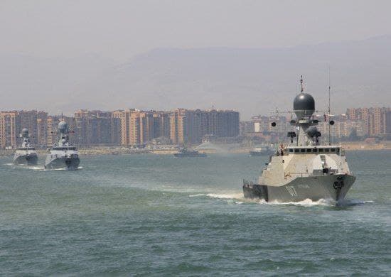 Подготовка к параду Каспийской флотилии ко Дню ВМФ Российской Федерации.