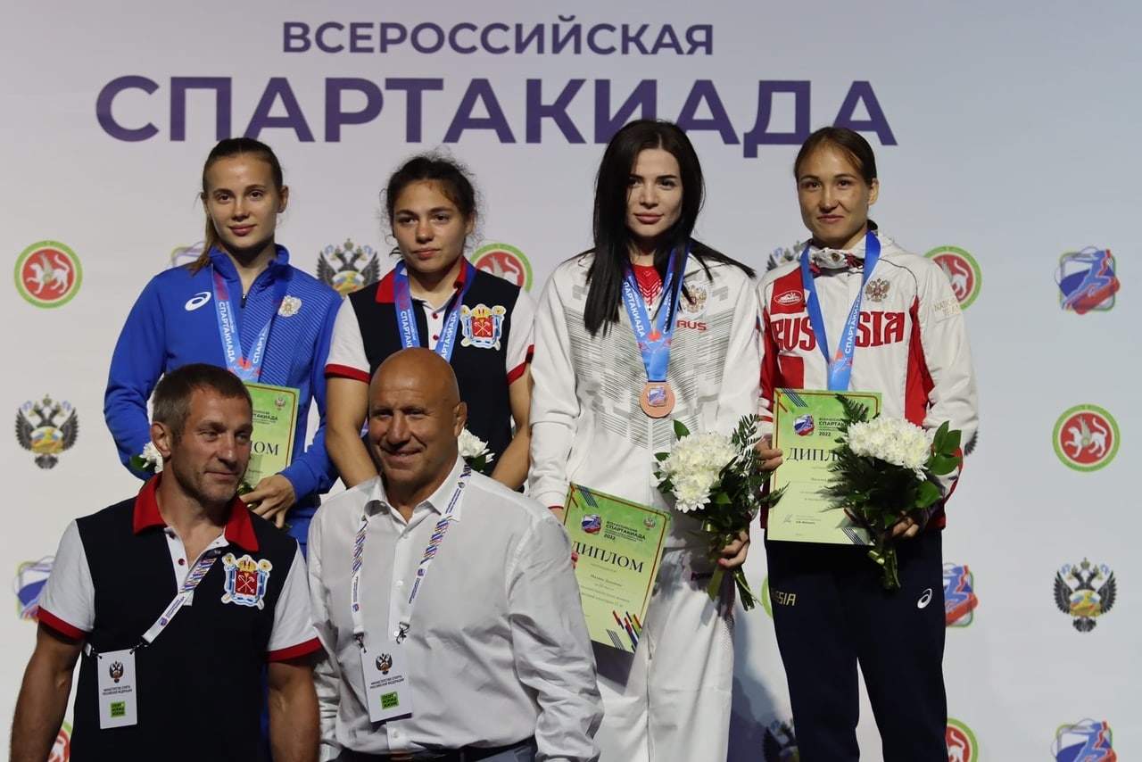 Дагестанки выиграли турнир по борьбе