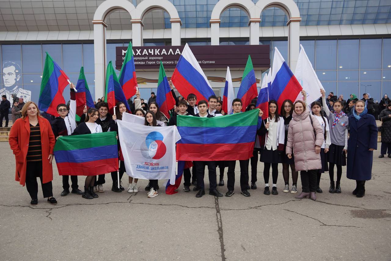 Дагестанская делегация отправилась на I Съезд Российского движения детей и молодёжи